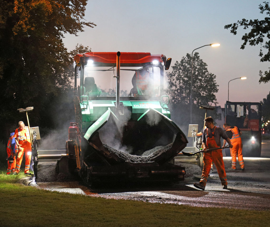 Asfalteren met Koninklijke Sjouke Dijkstra